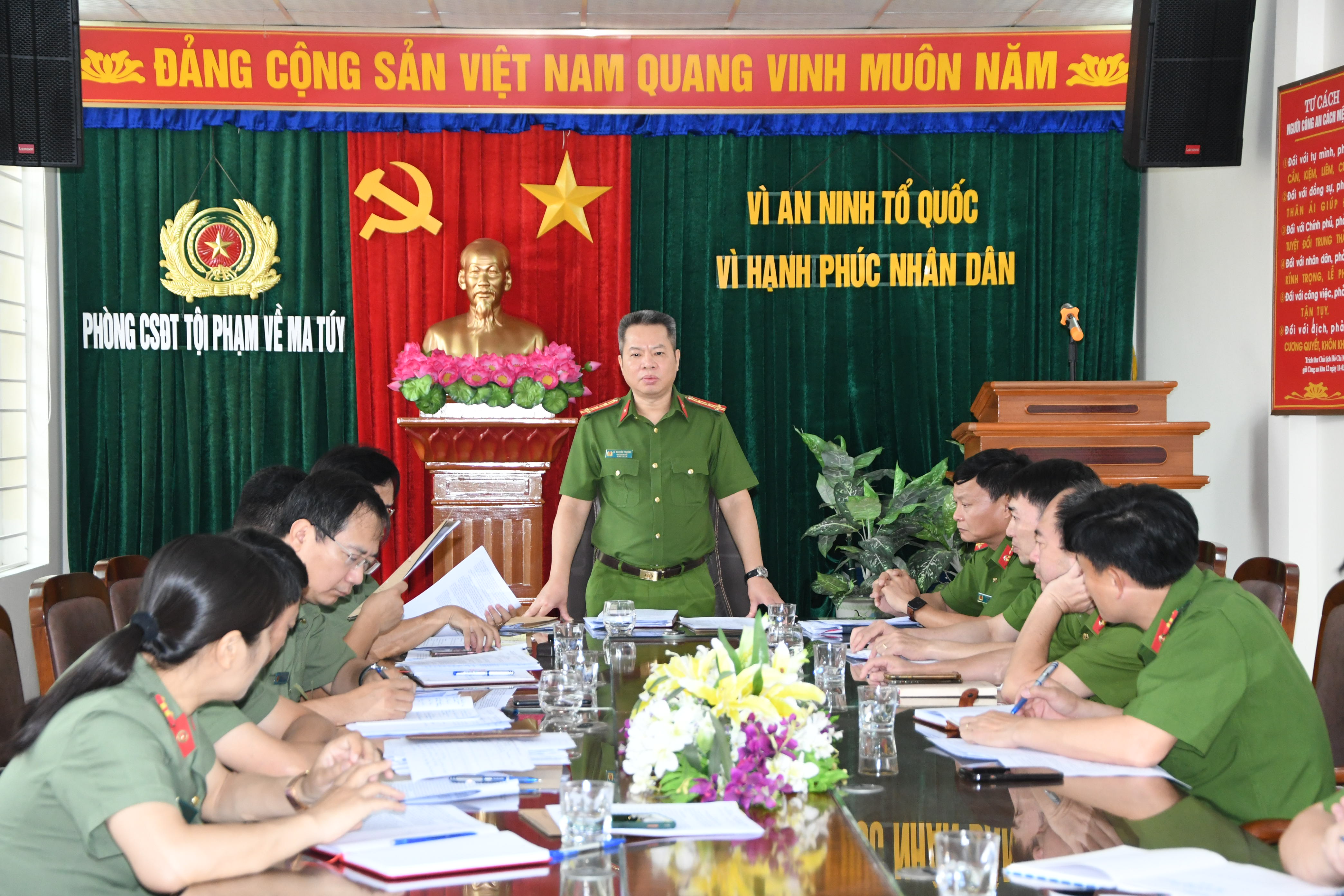 Phó Giám đốc CATP Lê Nguyên Trường kiểm tra công tác đầu năm tại Phòng CSĐT tội phạm về ma tuý